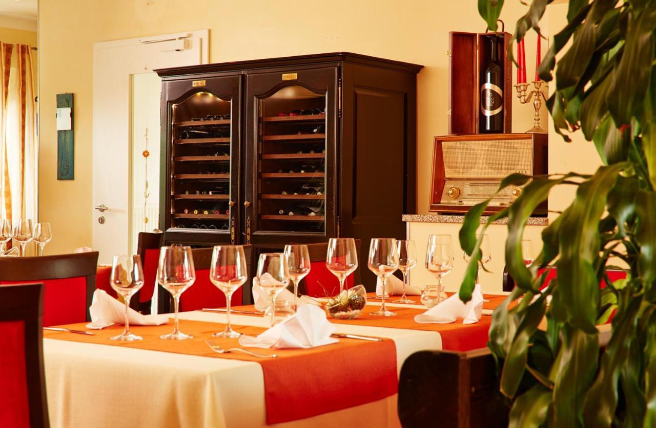 Hotel Restaurant Da Vinci Лар Экстерьер фото